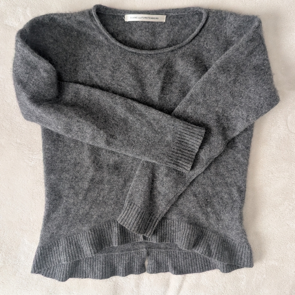Diane Von Furstenberg 100% Cashmere Sweater
